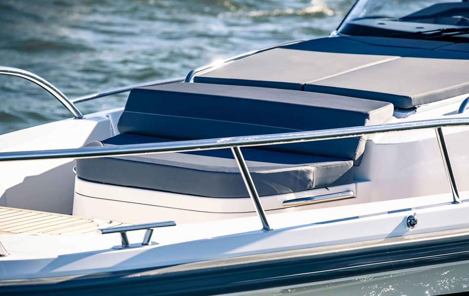 Charter a 13m Nimbus T11 in Elliniko