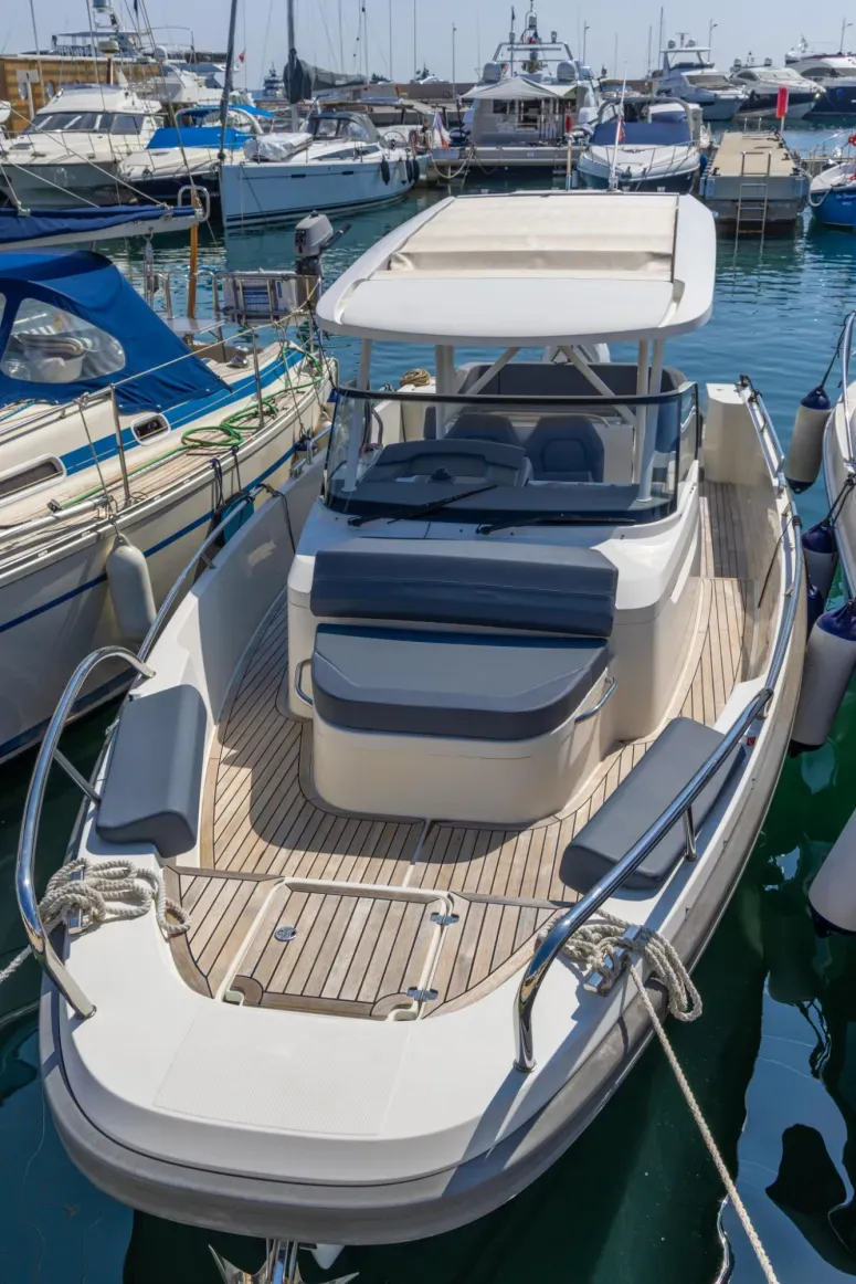 Explore Saint-Jean-Cap-Ferrat on a 9.35m Rental Nimbus T9