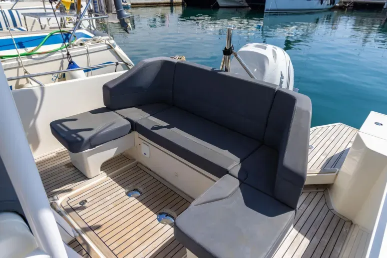 Explore Saint-Jean-Cap-Ferrat on a 9.35m Rental Nimbus T9