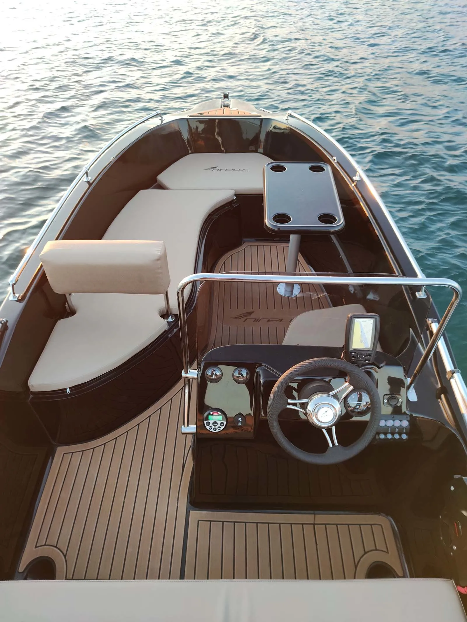 Rent a 5m Motor Boat Nireus 490 in Vlychada