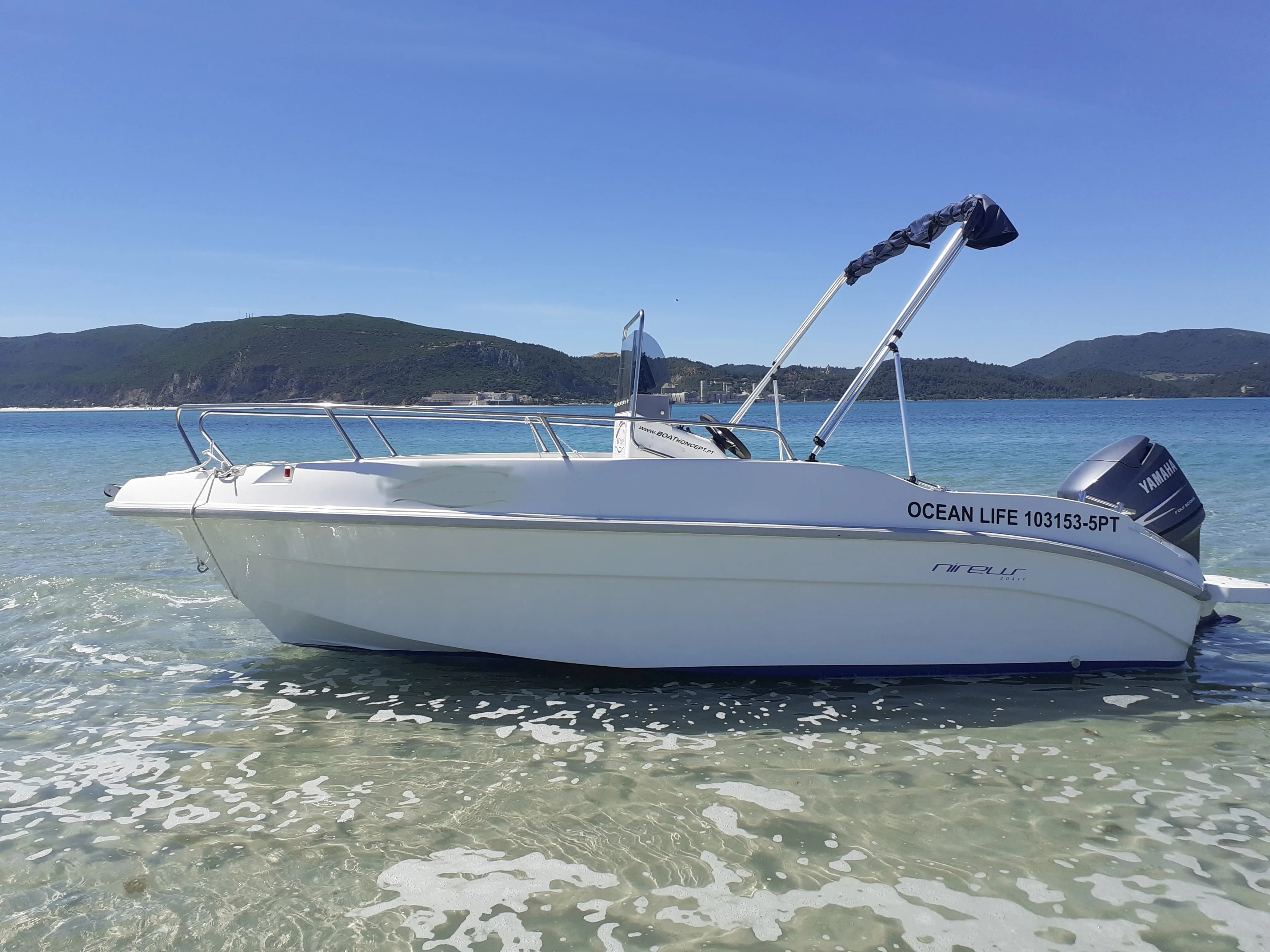 Explore Setúbal on a 5.3m Rental Motor Boat Nireus 5.30