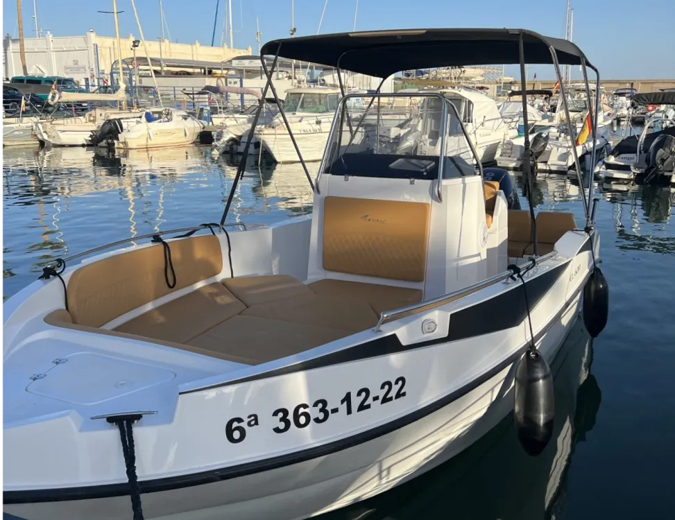 Rent a 6m Motor Boat Nireus CL 620 in Benalmádena