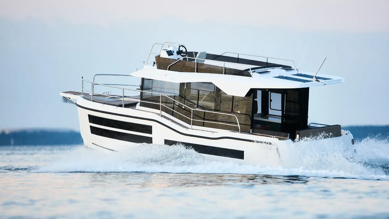 Rent a 9.8m Boat in Wilkasy