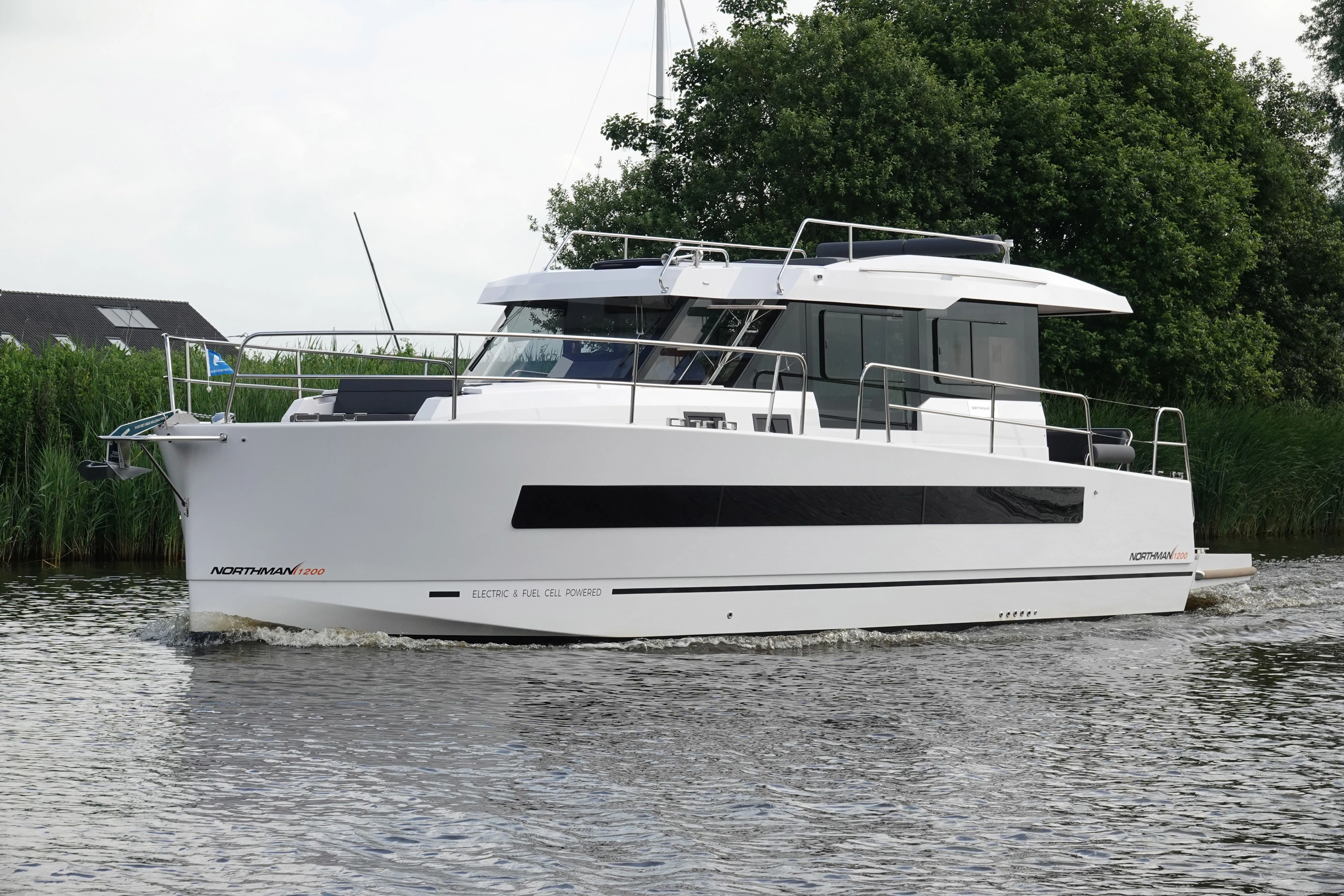 Charter a 12.26m 3 Cabin House Boat in Marknesse