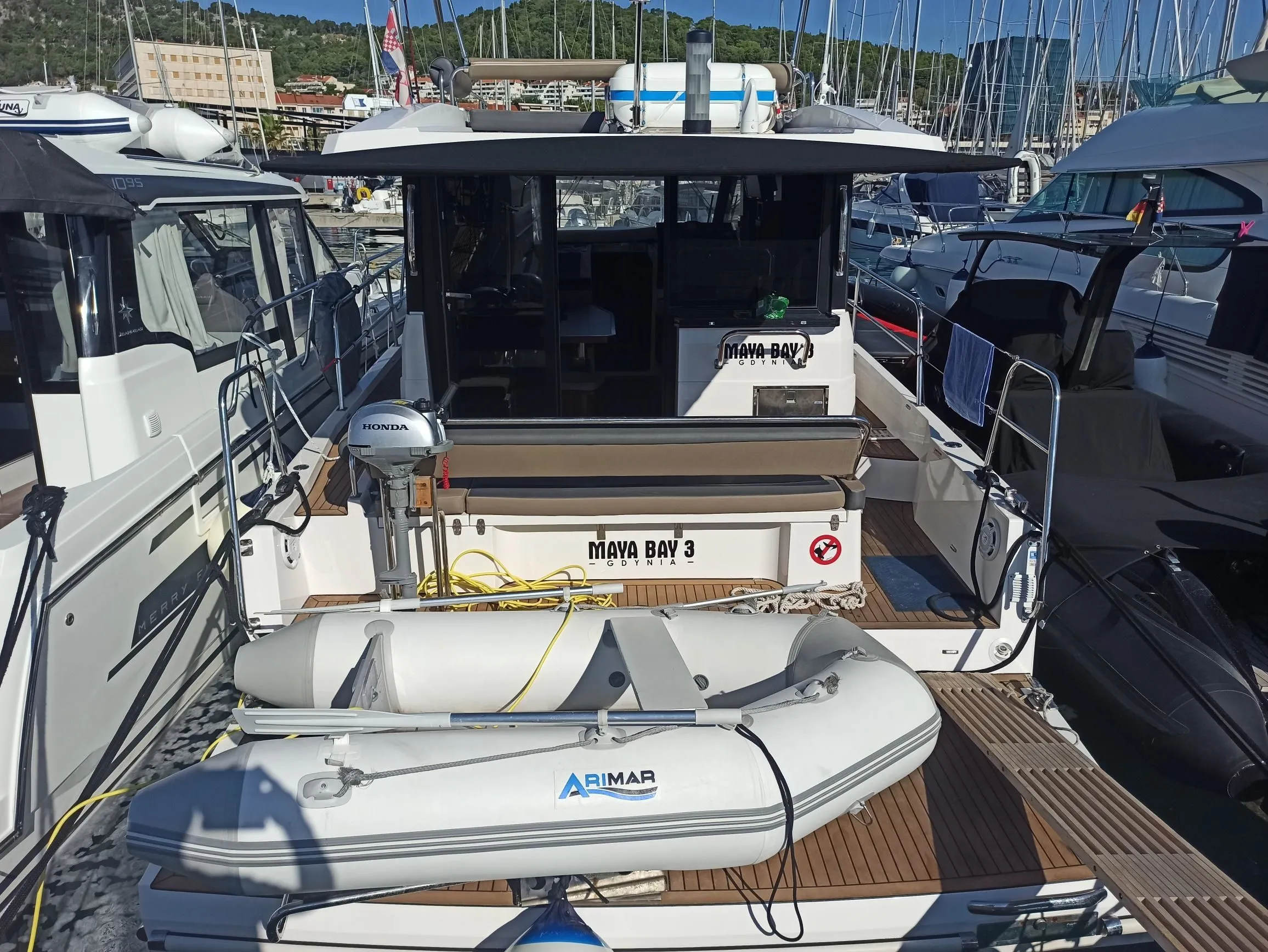 Explore Kastela on a 11.66m Rental Boat