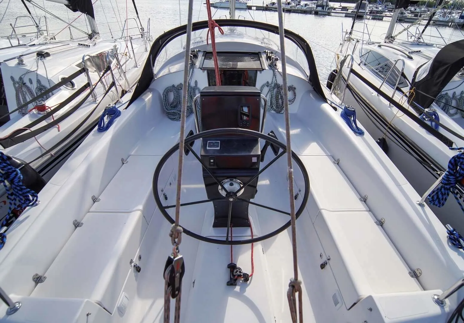 Niedzwiedzi Rog Charter Boat