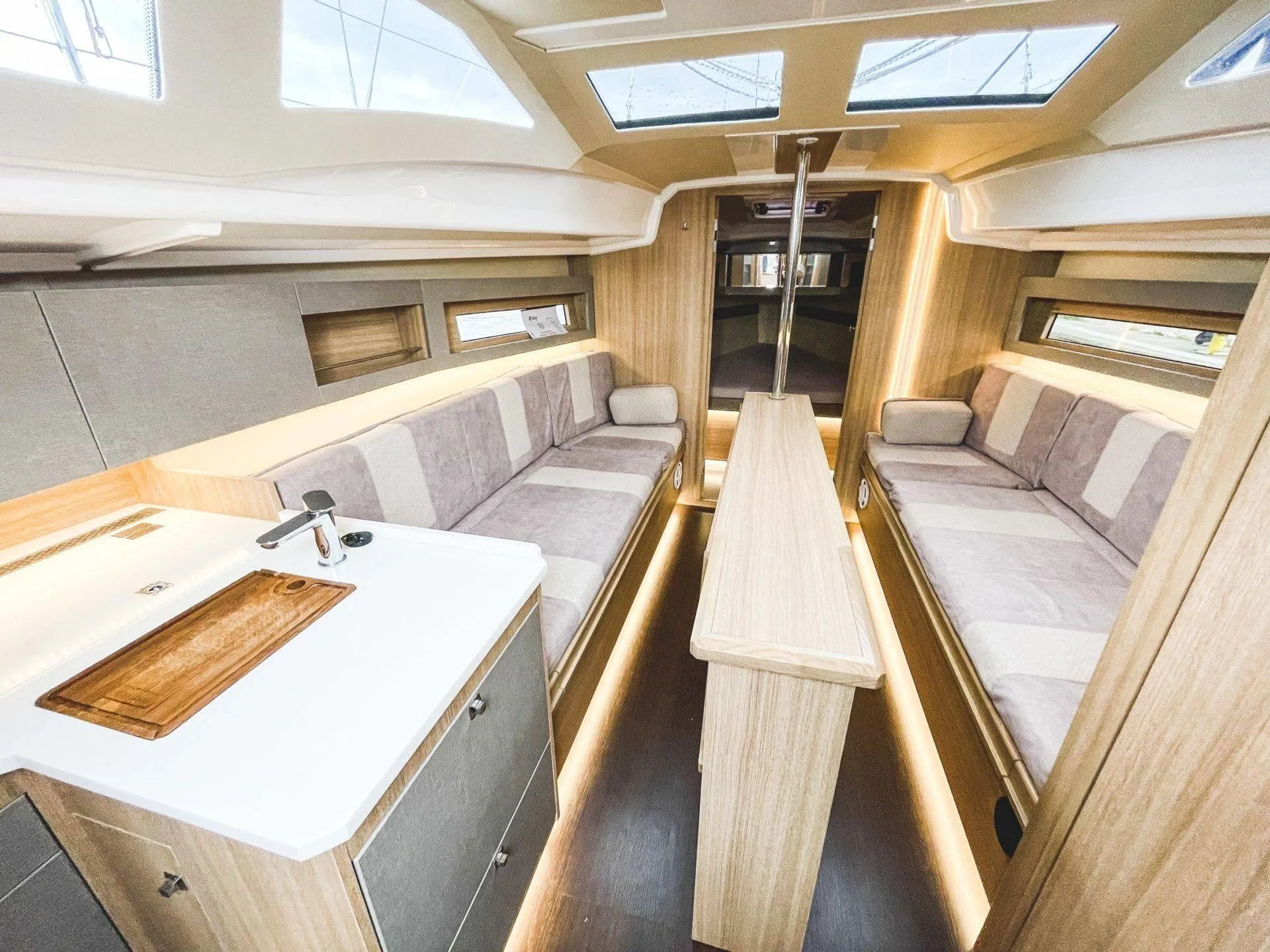 Fuledzki Rog Charter Boat