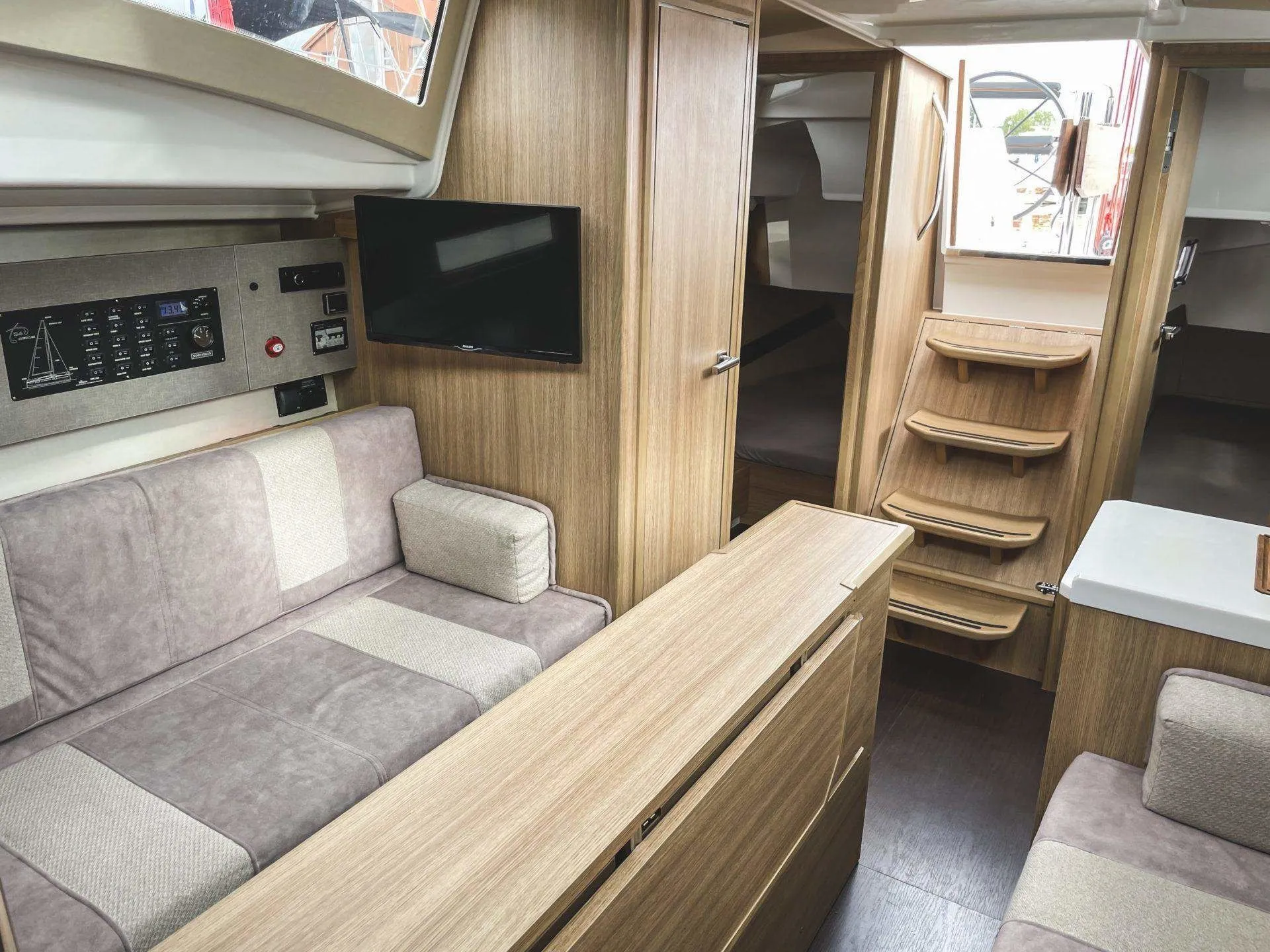 Wyspa Ilma Charter Boat