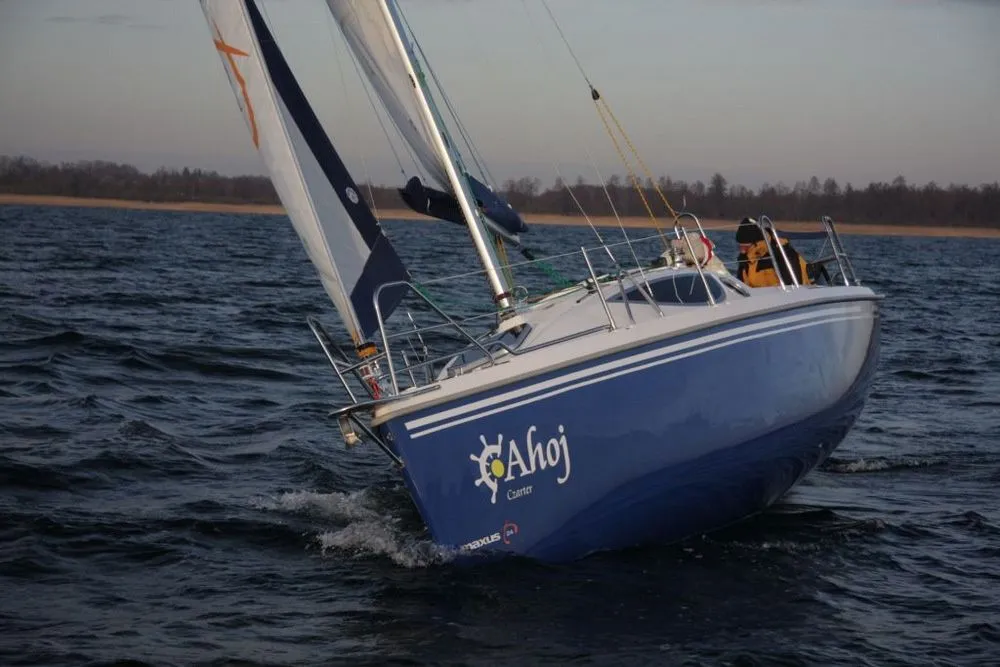 Boat - Explore Wilkasy on a 8.17m 2 Cabin Sailing Yacht Rental