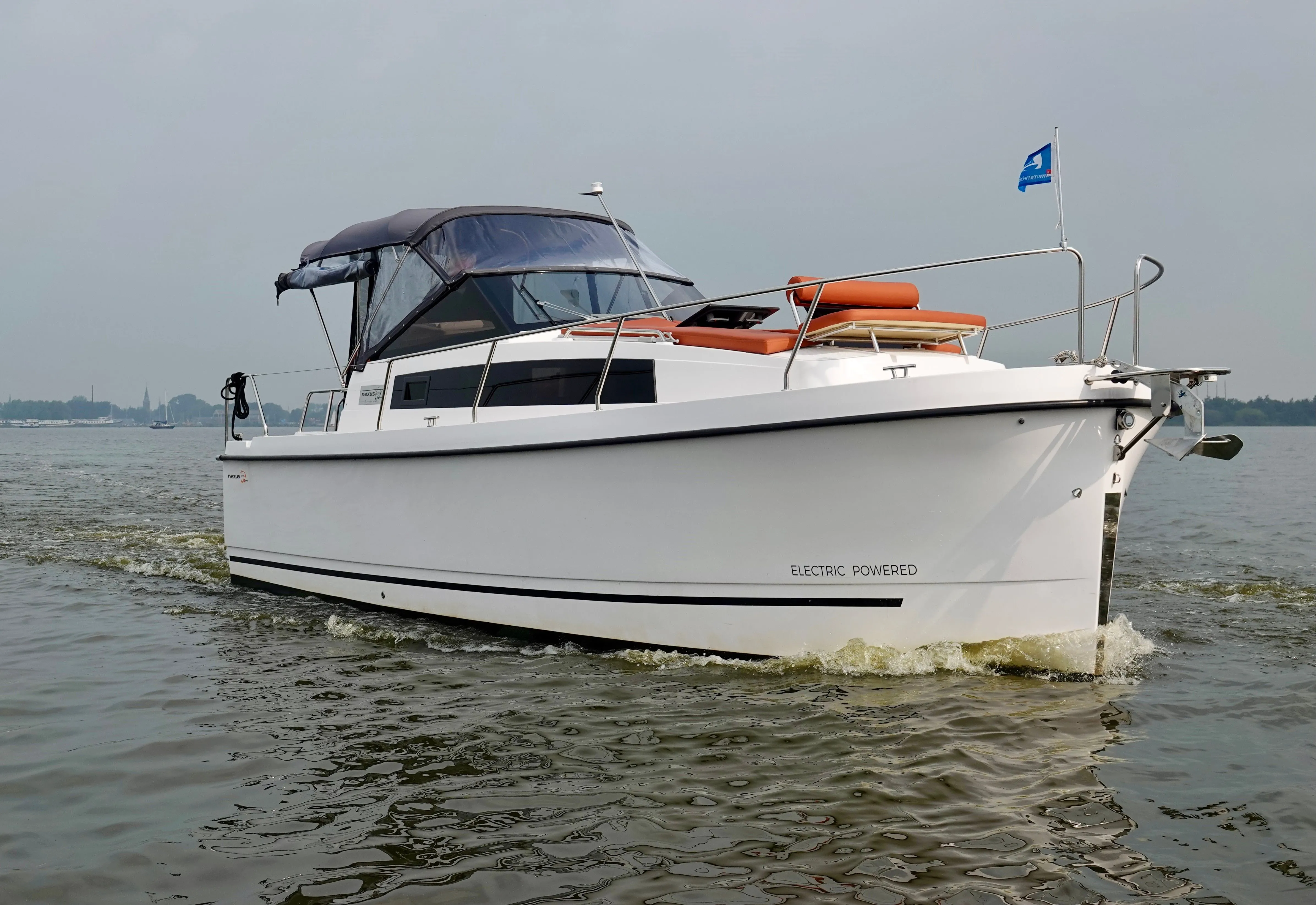 Charter a 8.7m 2 Cabin House Boat in Marknesse