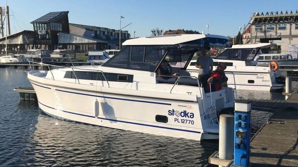 Charter a 8.7m 2 Cabin House Boat in Bogaczewo