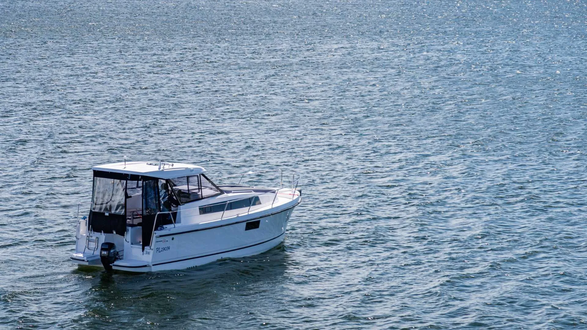 8.7m Wilkasy House Boat Hire