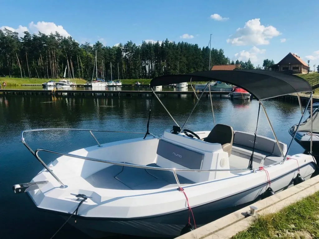Rent a 5.5m Motor Boat Numo 550 in Bogaczewo