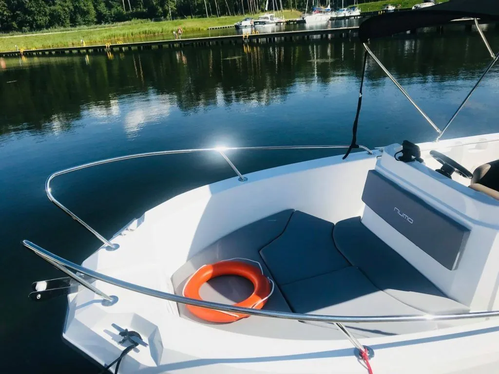 Rent a 5.5m Motor Boat Numo 550 in Bogaczewo