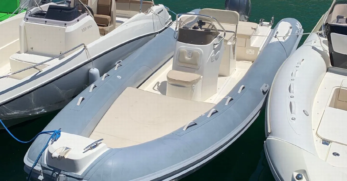 Charter a 6.3m Nuova Jolly 630 Motor Boat in Marseille