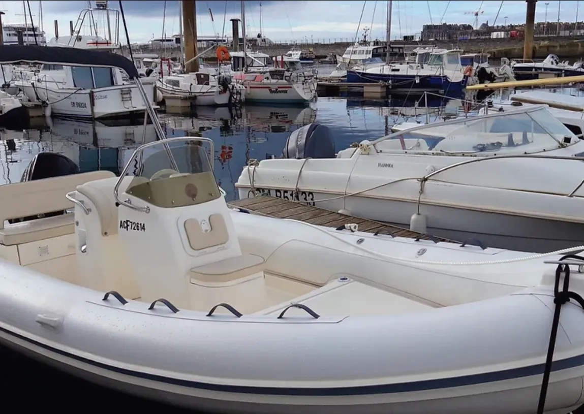 Charter a 6.3m Motor Boat Nuova Jolly 630 in Saint Malo