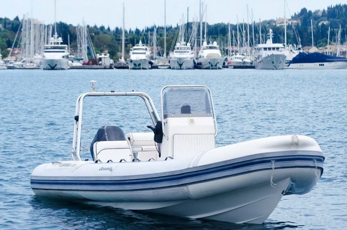 Rent a 6m Motor Boat in Gouvia