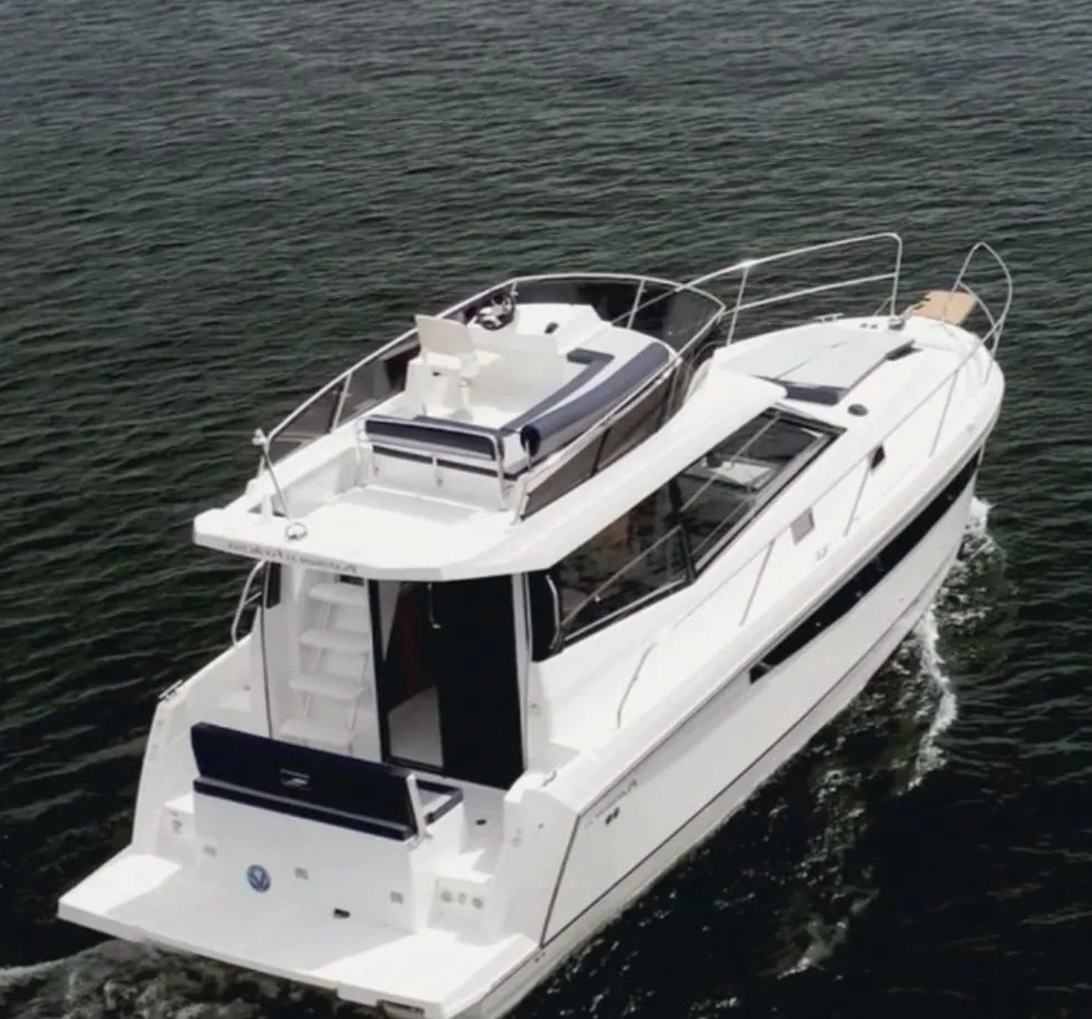 Charter a 10.38m 3 Cabin House Boat in Stare Sady