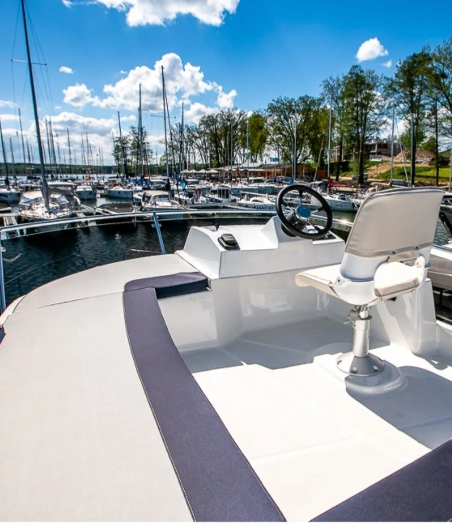 Charter a 10.38m 3 Cabin House Boat in Stare Sady