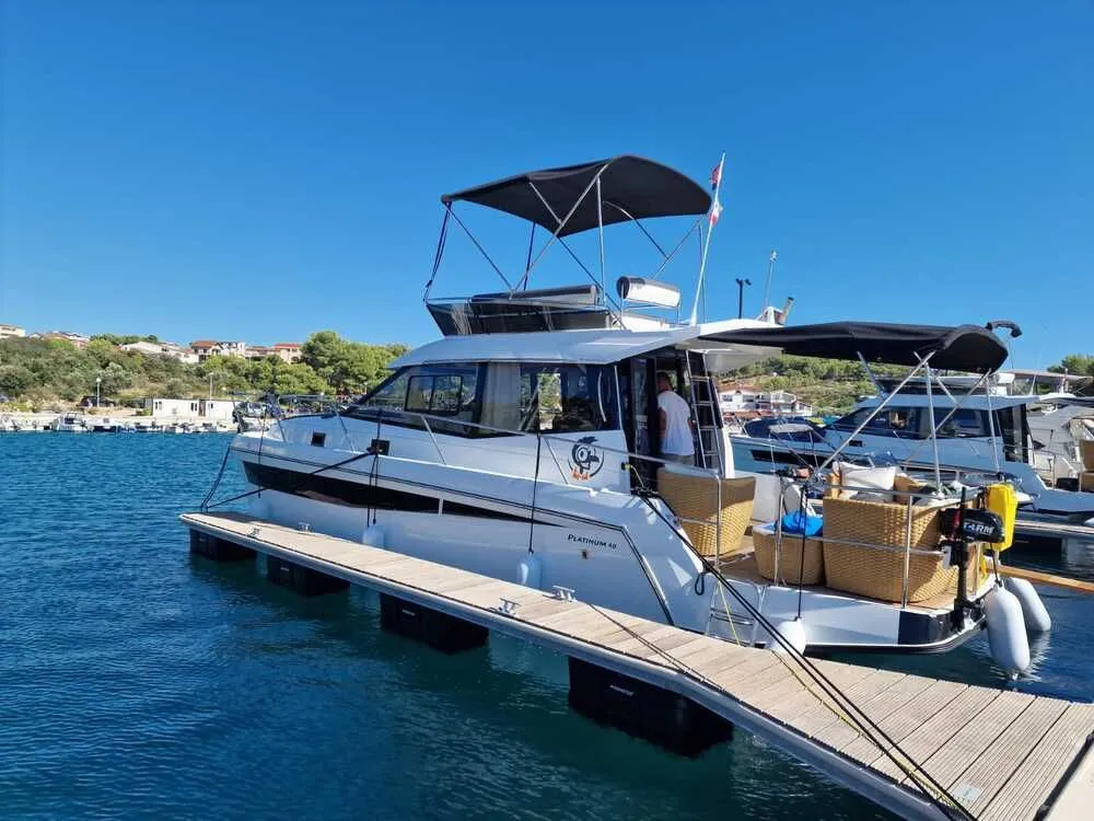 Rent a 11.98m Odysseya Platinum 40 Motor Yacht in Drage