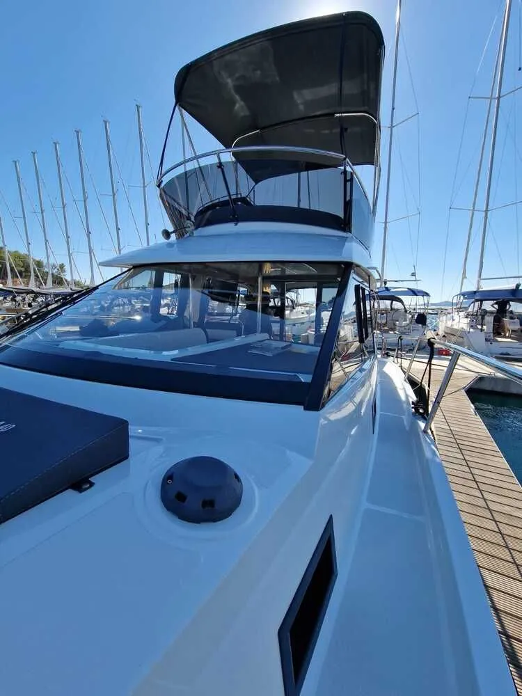 Rent a 11.98m Odysseya Platinum 40 Motor Yacht in Drage