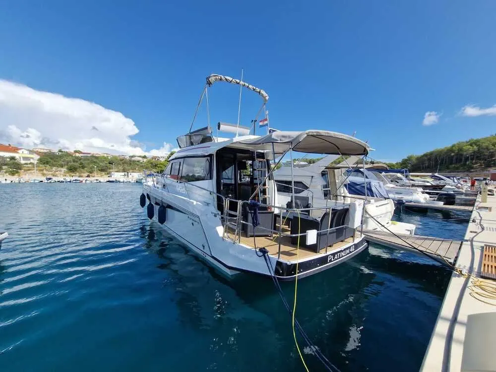 Rent a 11.98m 3 Cabin Motor Yacht in Drage