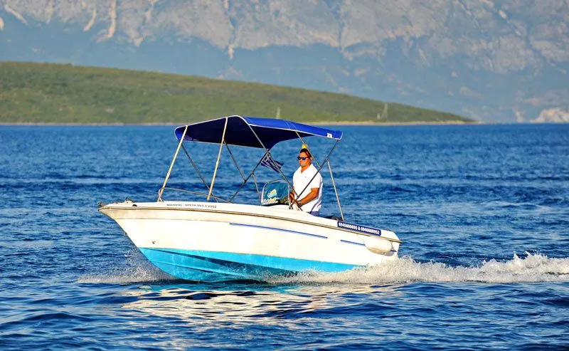 Rent a 4.9m Boat in Nikiana