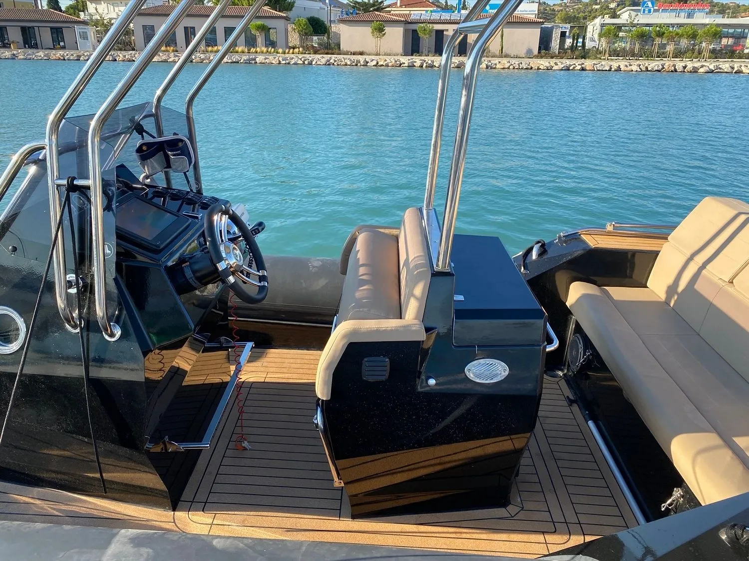 Iraklakos Charter Boat