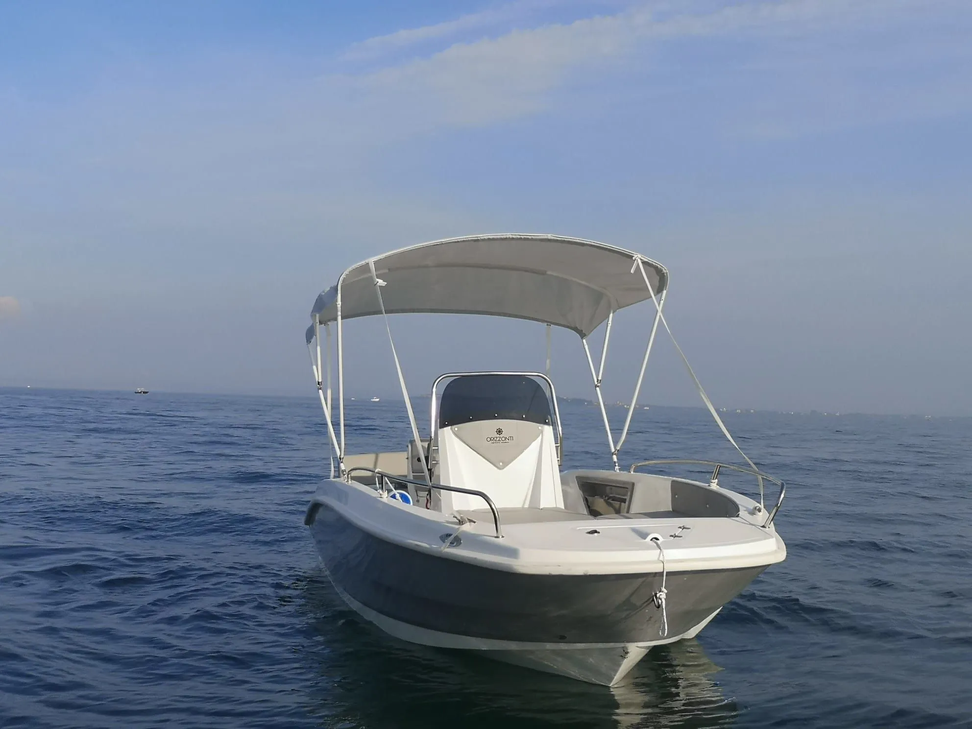 Charter a 6.3m Motor Boat in Moniga