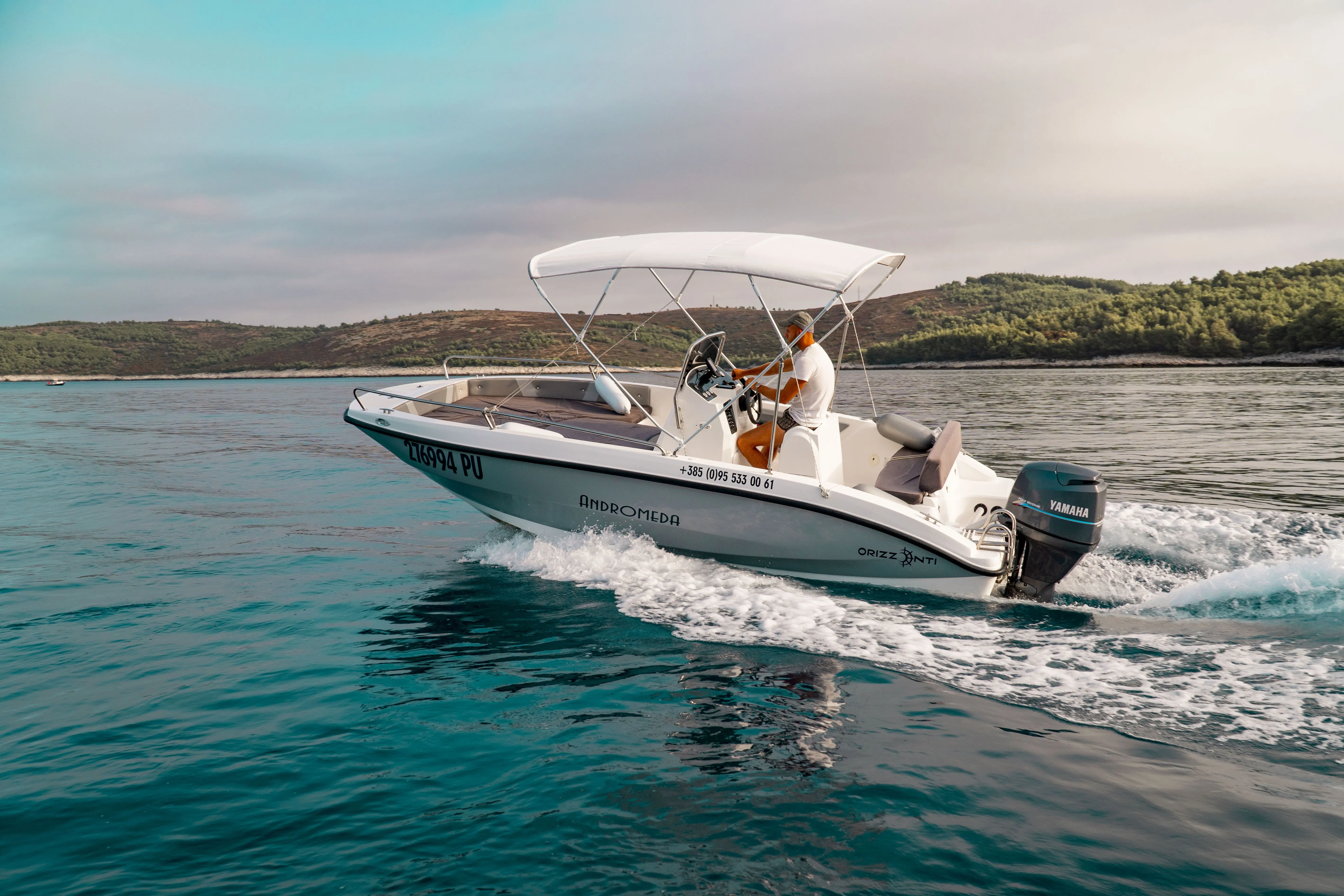 Rent a 6.35m Motor Boat in Medulin