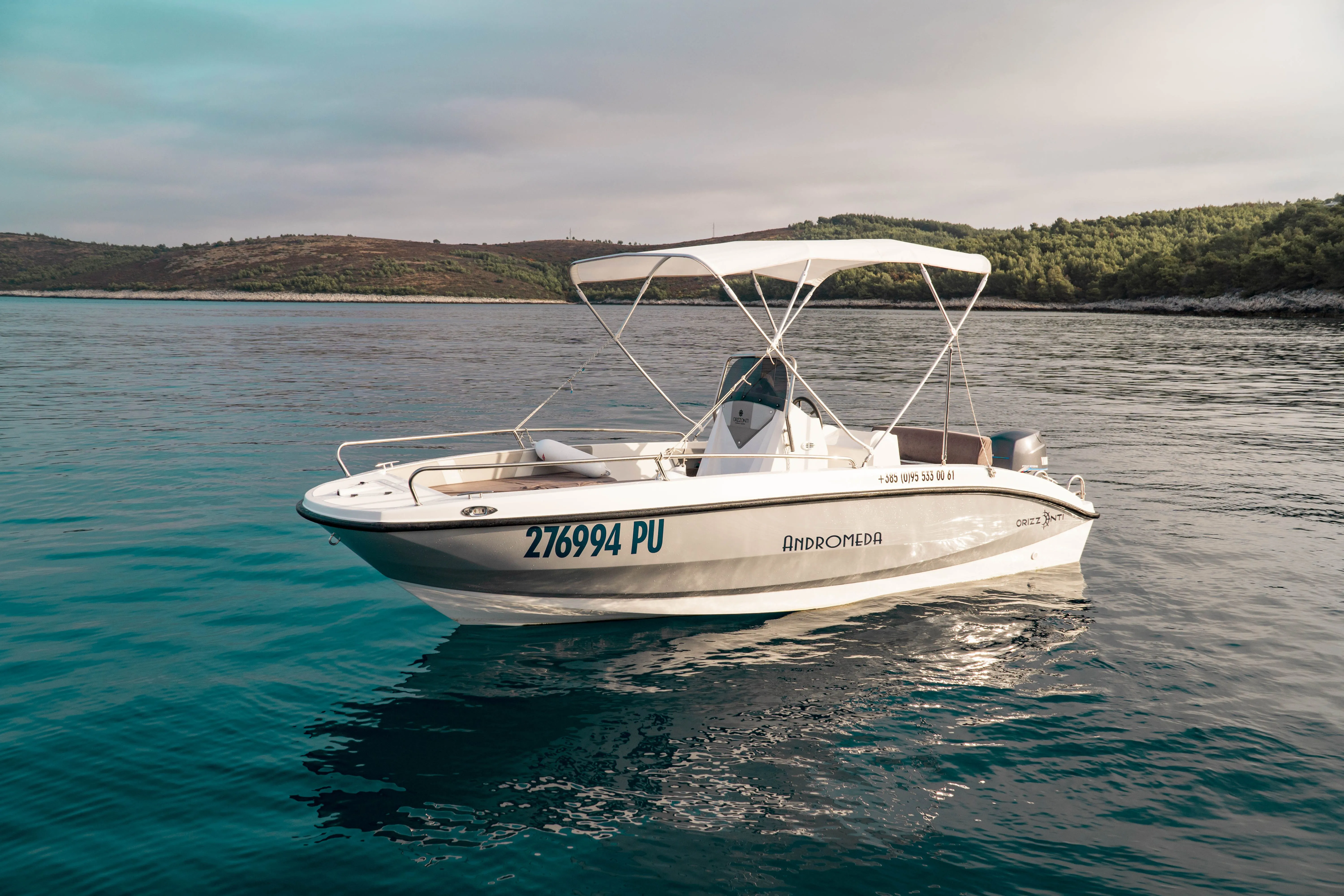 Rent a 6.35m Motor Boat in Medulin