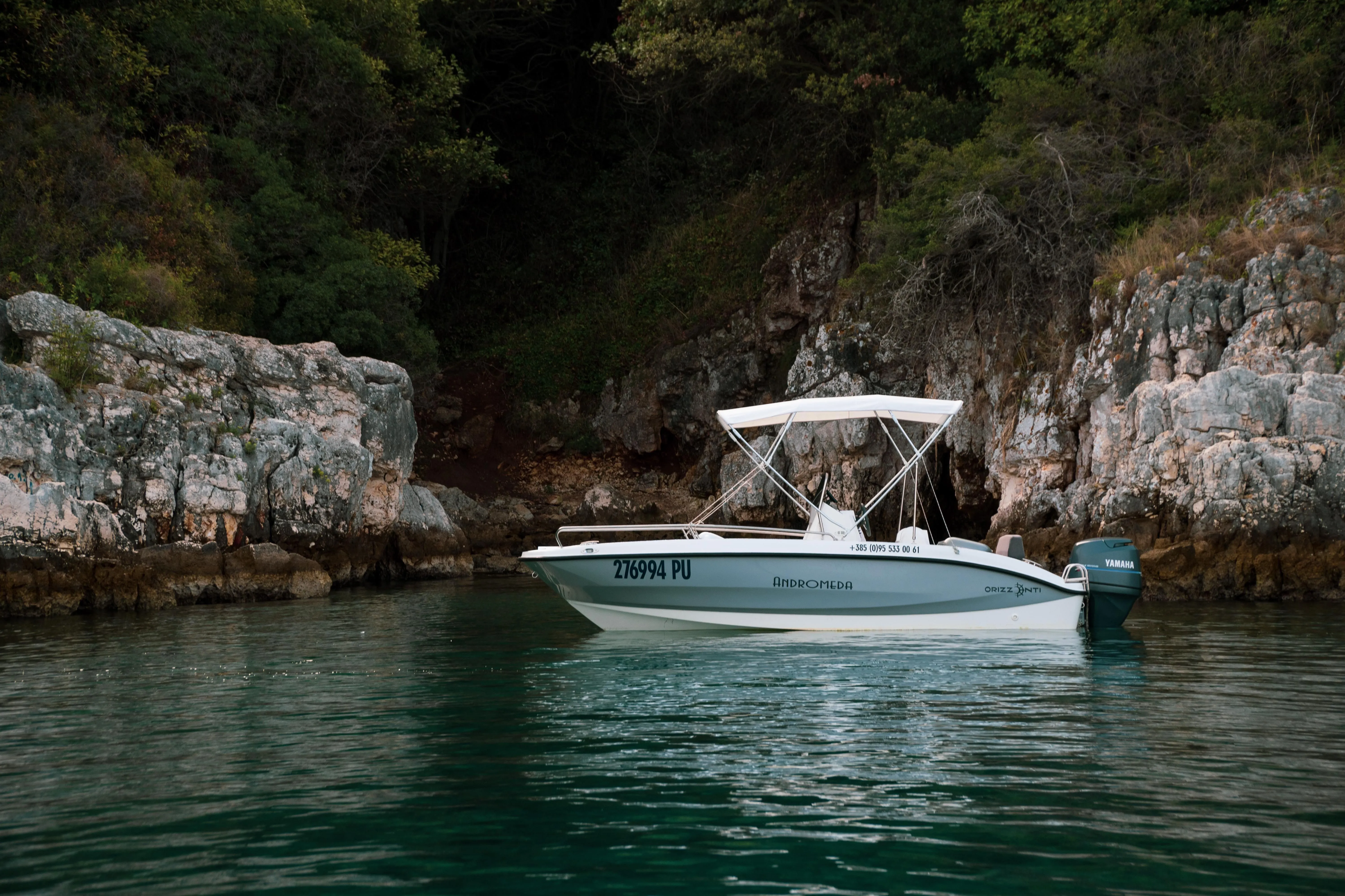 Rent a 6.35m Motor Boat in Medulin