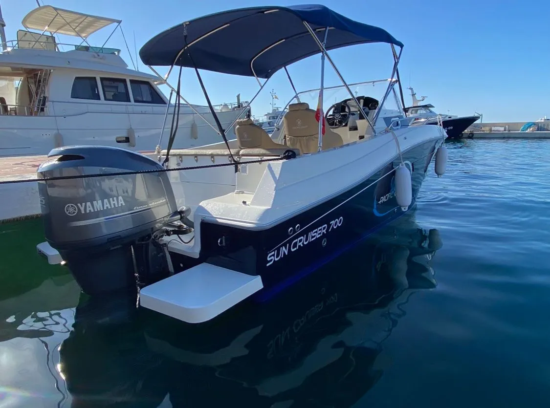 7m La Savina Pacific Craft 700 Hire