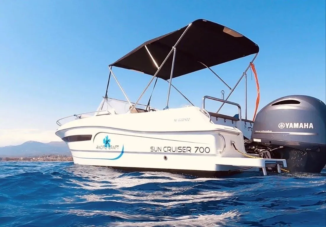 Rent a 7.05m Motor Boat in Saint-Laurent-du-Var