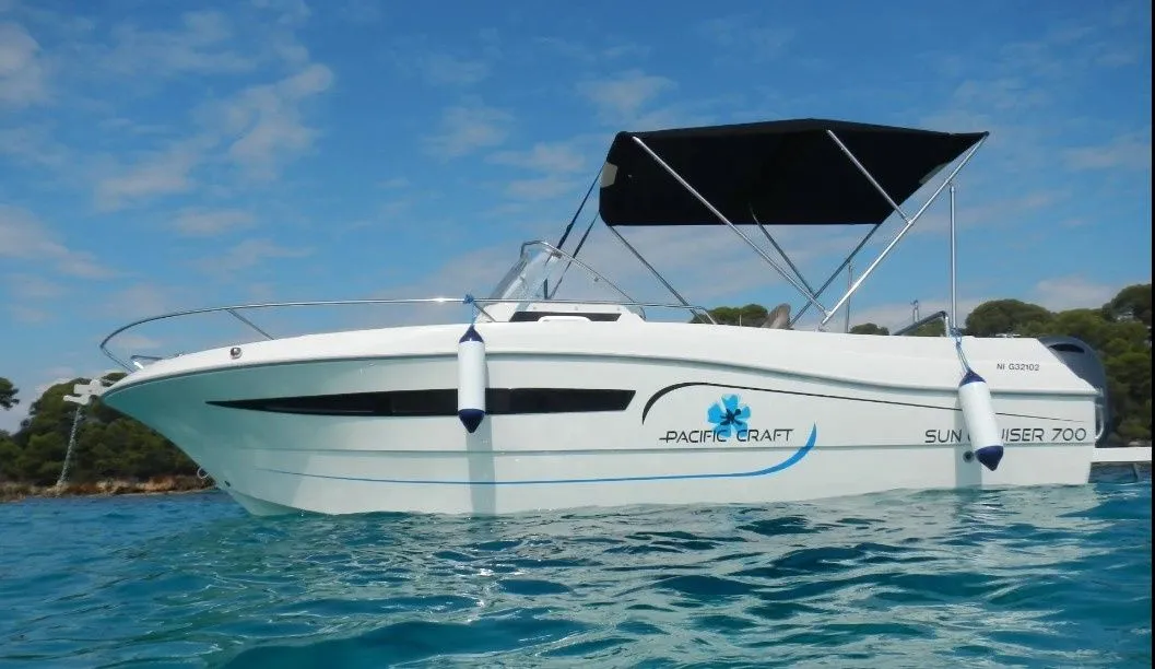 Rent a 7.05m Motor Boat in Saint-Laurent-du-Var