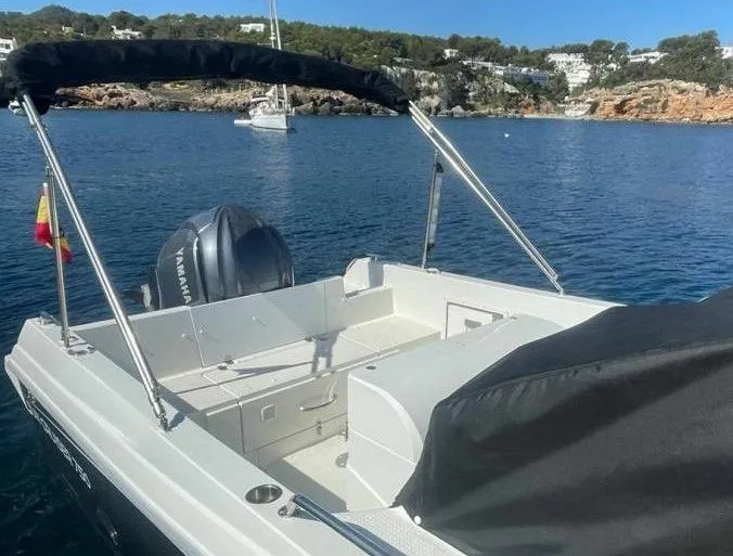 Sun Cruiser Charter Boat