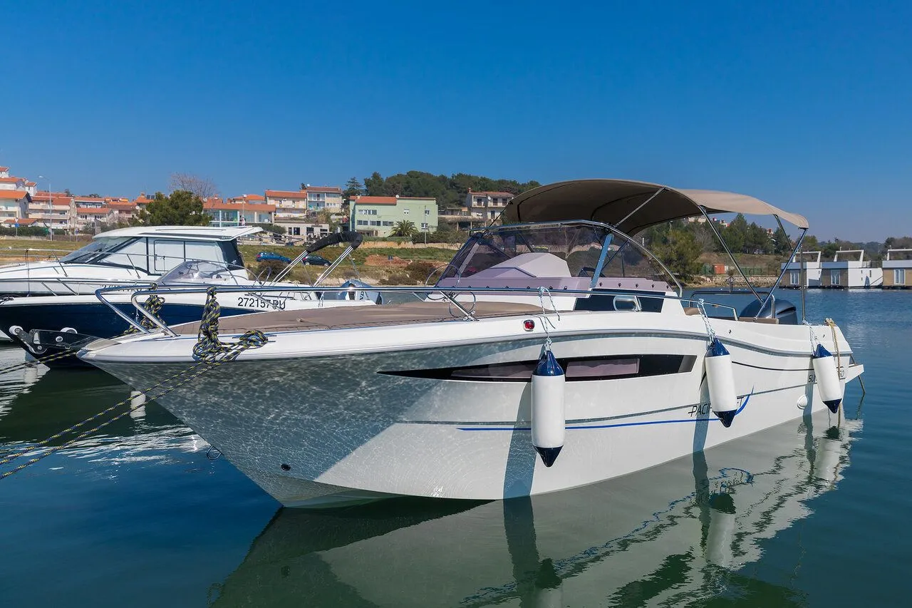 Sun Cruiser Charter Boat