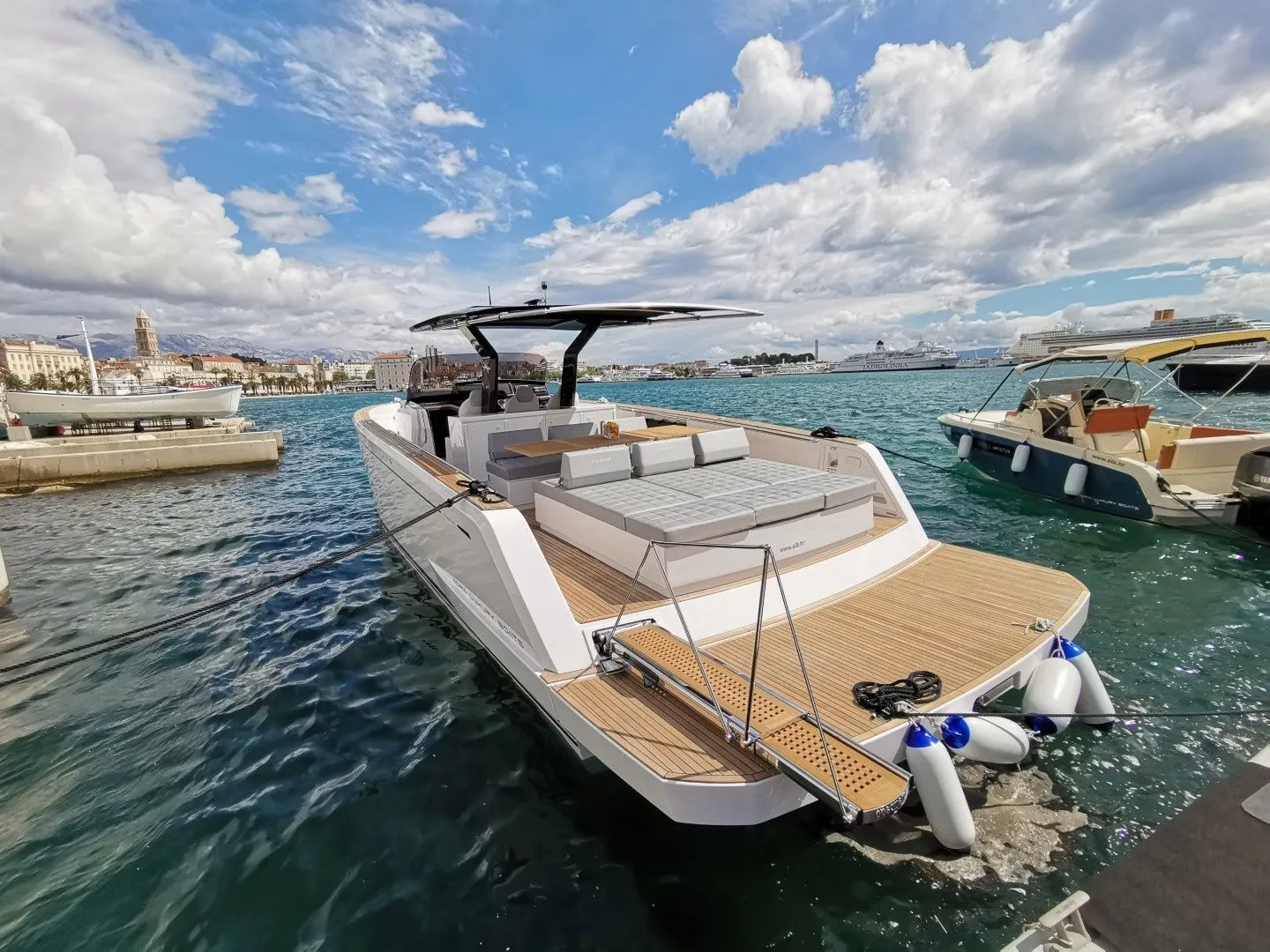 No Name Charter Boat