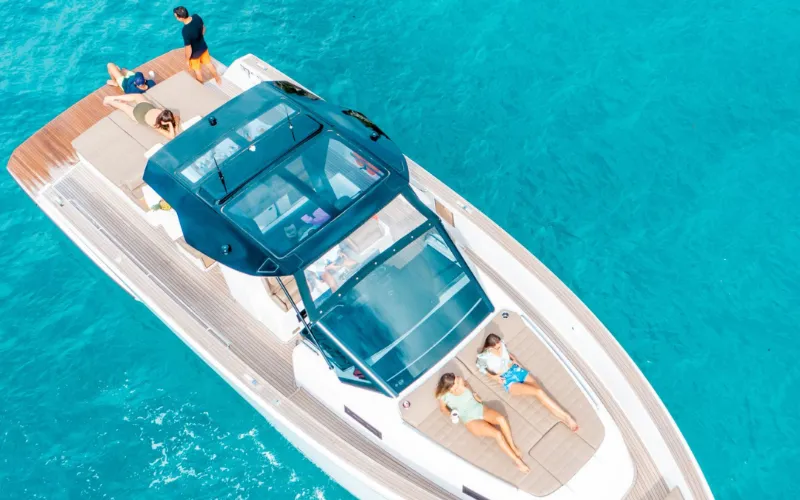 Lola 3 Charter Boat