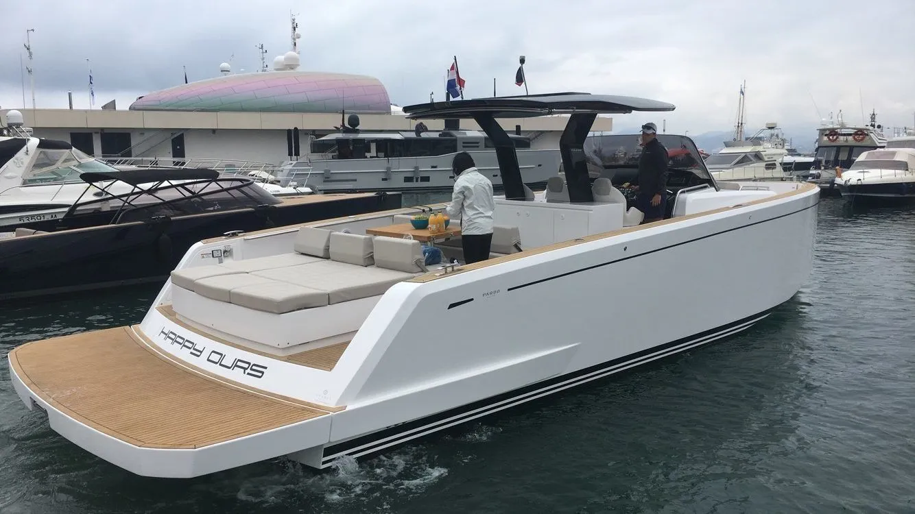 Charter a 14m Pardo 43 Motor Yacht in Cannes