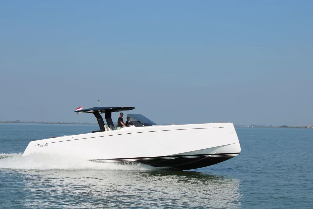 Charter a 14m Pardo 43 Motor Yacht in Cannes