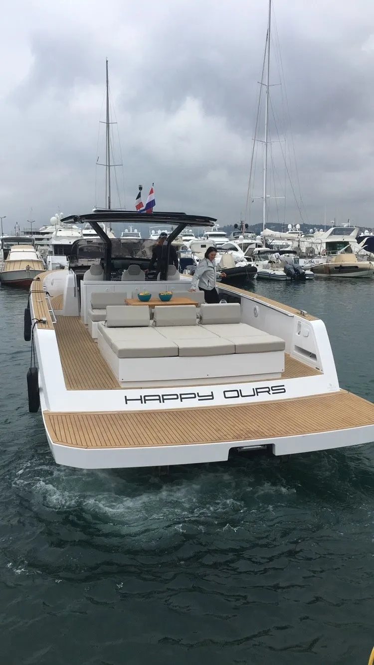Happy Ours Charter Boat