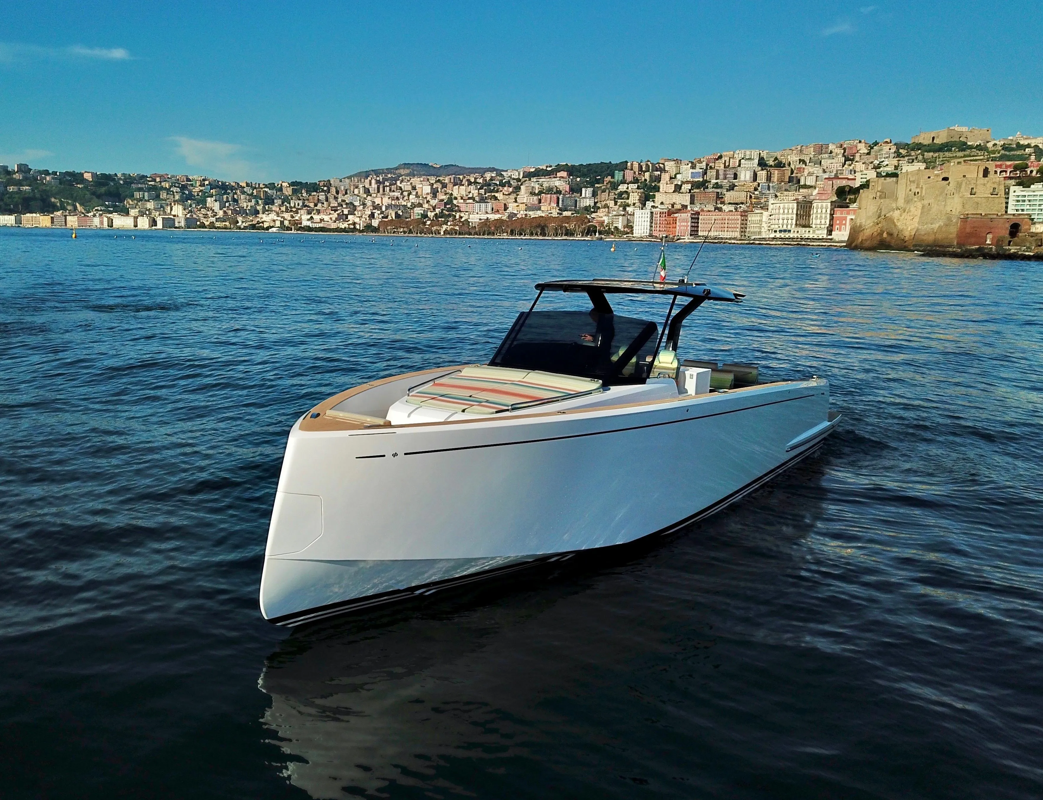 Explore Naples on a 14m Pardo 43 Motor Yacht Rental