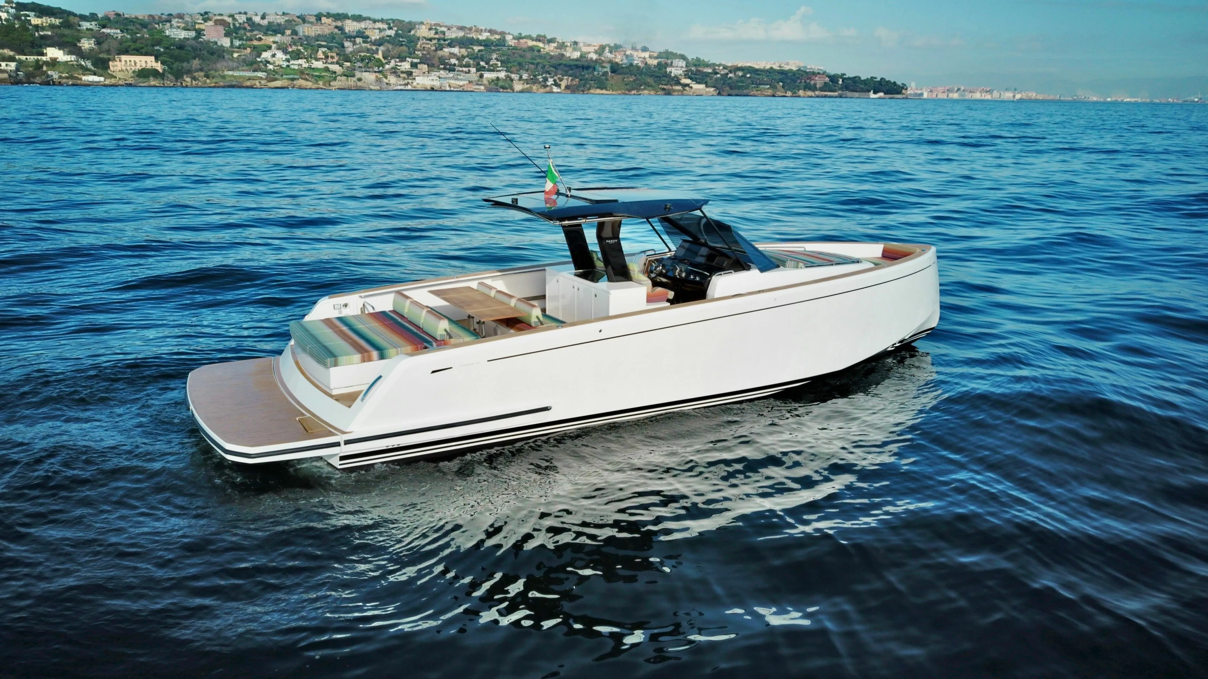Explore Naples on a 14m Pardo 43 Motor Yacht Rental