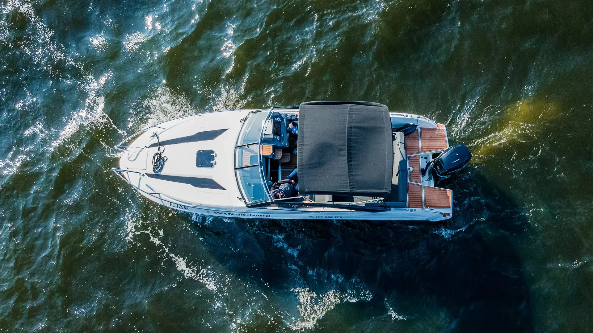 Cruiser Charter Boat - 3