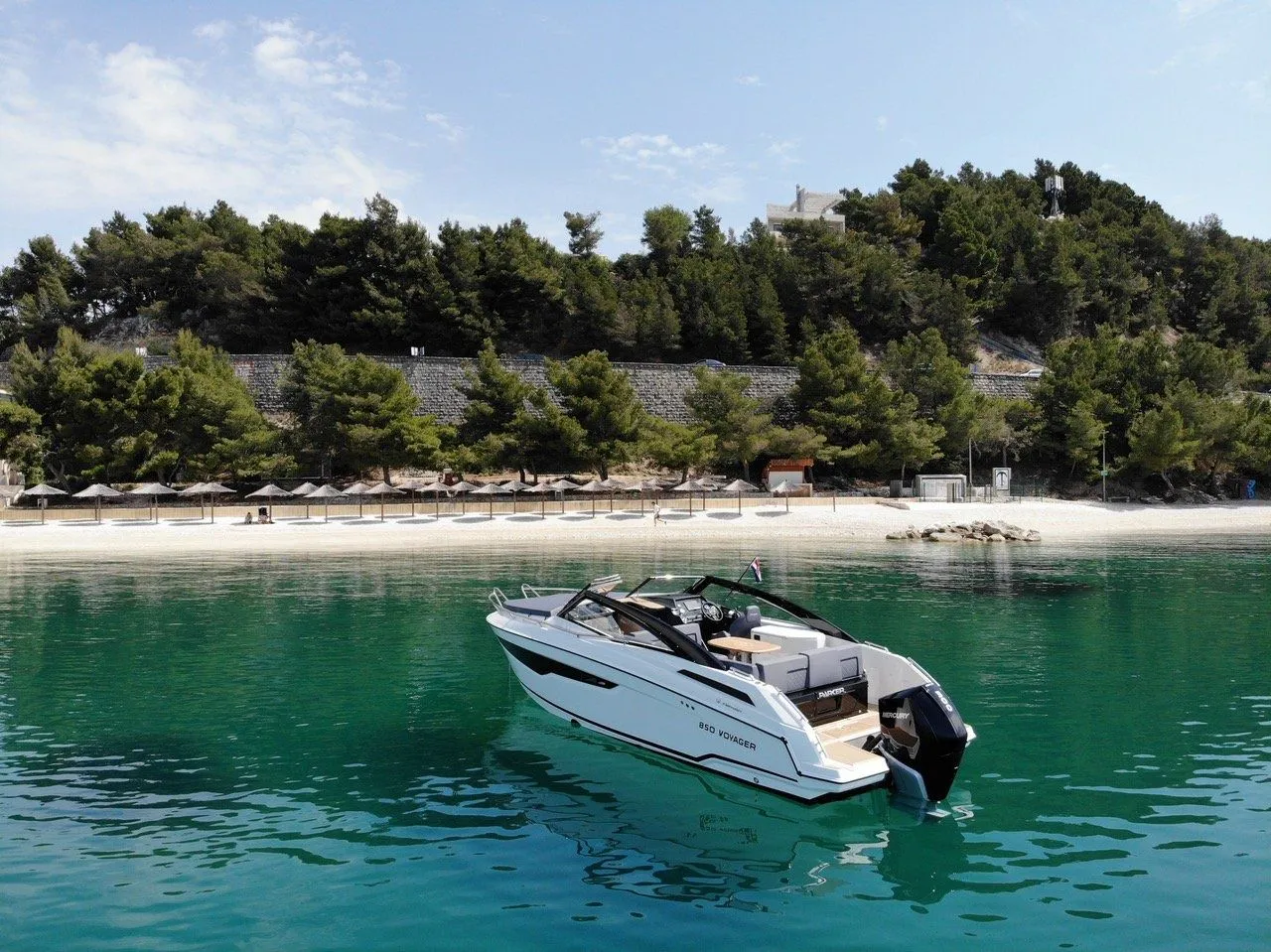 Rent a 8.74m Motor Boat in Podstrana