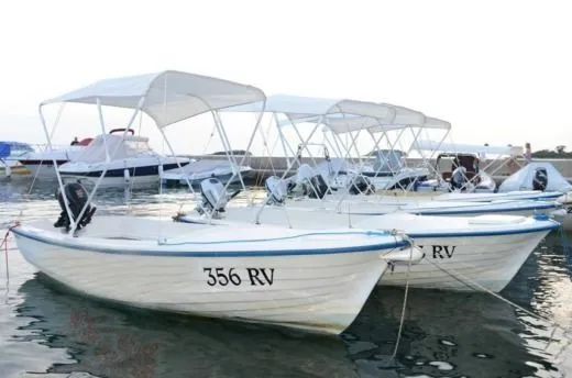 Charter a 4.5m Motor Boat Pasara 450 in Vrsar