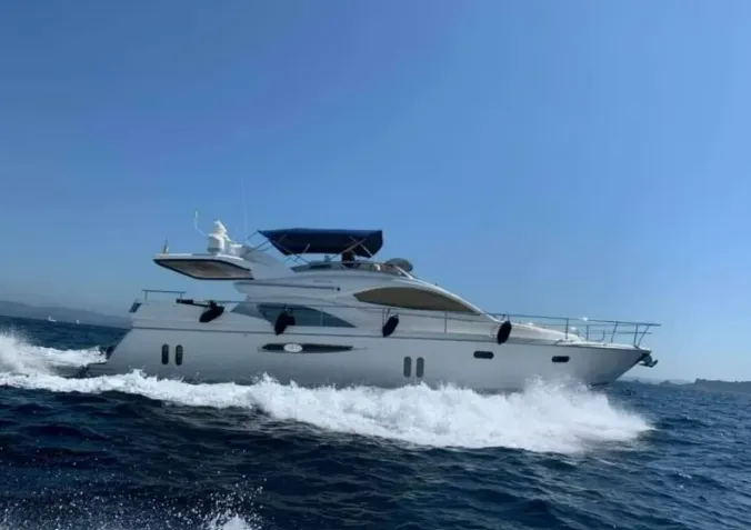 Charter a 17.37m Pearl Yachts 55 in Hyeres