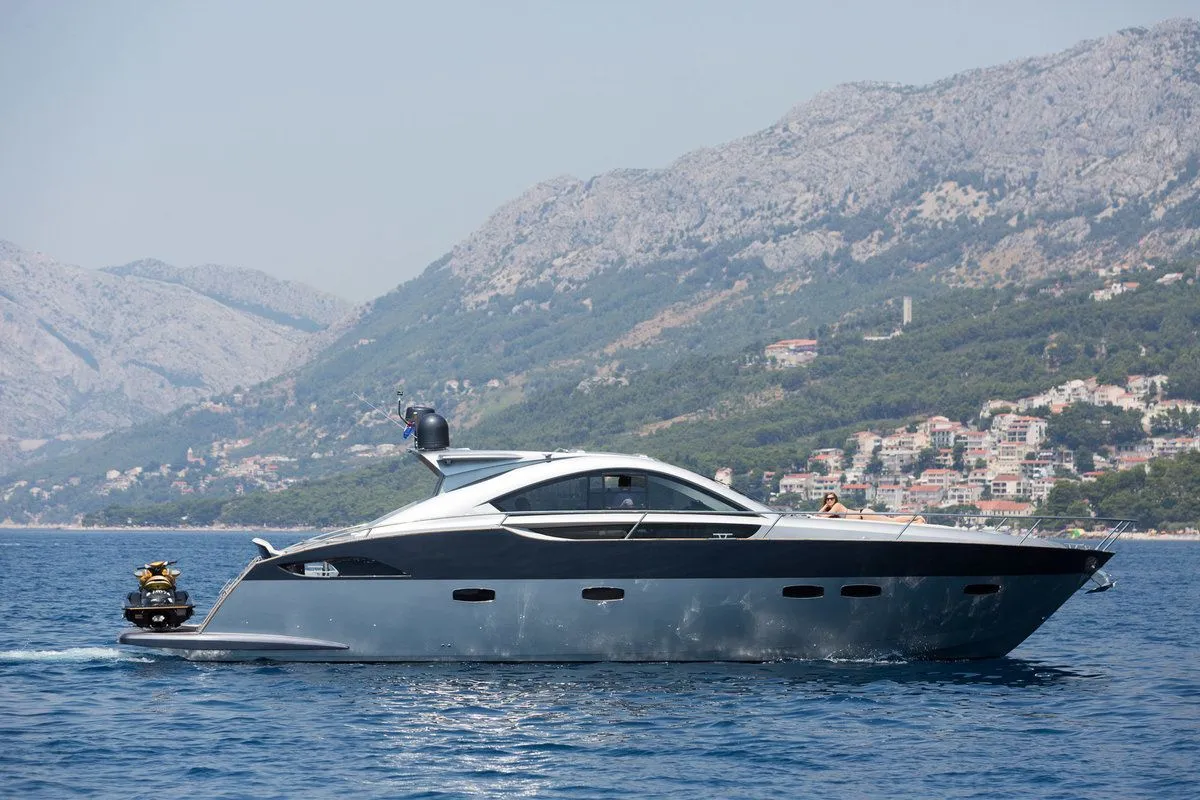 Rent a 17.04m Pearlsea 56 in Baska Voda