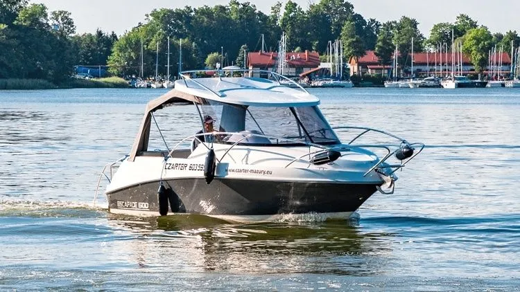 Charter a 6m Boat in Wilkasy